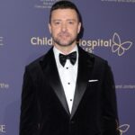 Justin Timberlake Reacts to Photo Seemingly Kissing Man’s Head