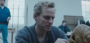 Νέο βρετανικό τρέιλερ για την ταινία «Elsinore» του Simon Stone με πρωταγωνιστή τον Andrew Scott