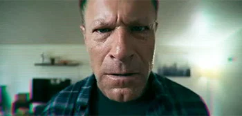 Ο Aaron Eckhart βρίσκεται υπό έλεγχο στο τρέιλερ Sci-Fi Action «Model Citizen».