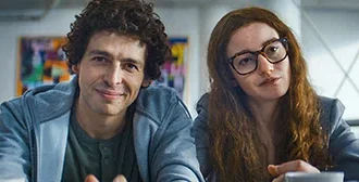 Η Julia Garner και ο Anthony Boyle πρωταγωνιστούν στη σειρά “The Altruists” About FTX