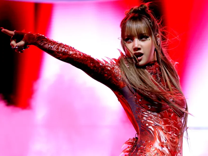 Ο σκηνοθέτης του “Always Lalisa” αποκαλύπτει γιατί ο φημολογούμενος φίλος της Lisa δεν είναι στο Doc