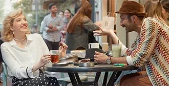 Επίσημο αμερικανικό τρέιλερ για την καταπληκτική ιρανική ταινία “The Friend’s House is Here”