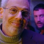 Επίσημο τρέιλερ για το «Checkout» Spy Gone Rogue Comedy με τον Josh Pais