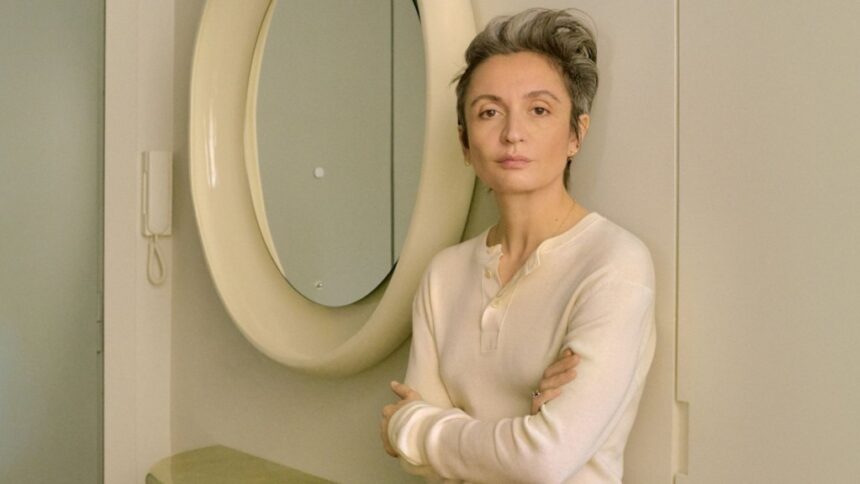 “Η απουσία της Veronica Leoni από τον Calvin Klein: Μια νέα εποχή στο στυλ”