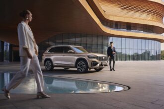 Geely Monjaro EM-i: Ευρωπαϊκή πρεμιέρα στο Παρίσι με 334 ίππους και ηλεκτρική αυτονομία 116 χλμ
