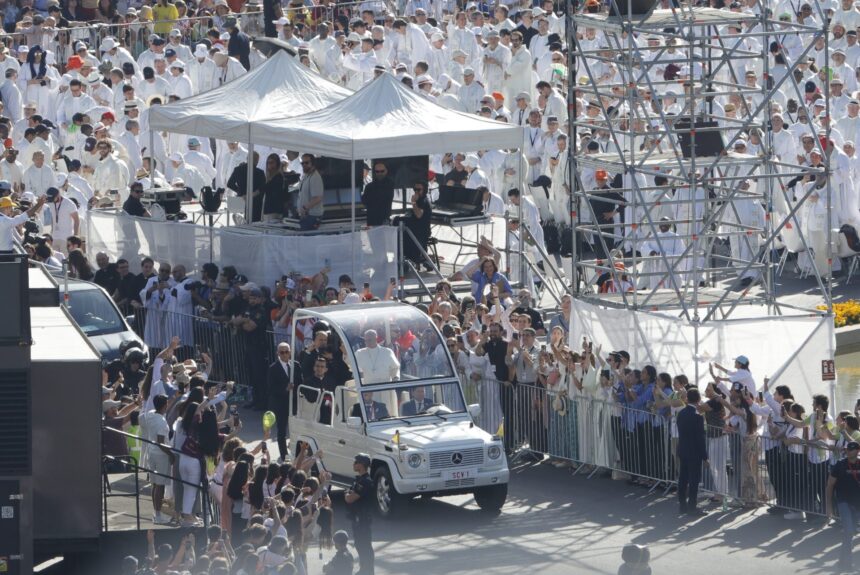 Mercedes-Benz: Τα ιστορικά Popemobile του Βατικανού σε μια μοναδική έκθεση