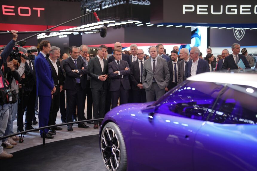 Η ευρωπαϊκή αυτοκινητοβιομηχανία εκπέμπει SOS: Το τελεσίγραφο των Stellantis, Renault και Volkswagen στις Βρυξέλλες