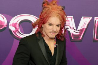 Ο Carrot Top σπάει τη σιωπή του μετά από την απόπειρα αυτοκτονίας του
