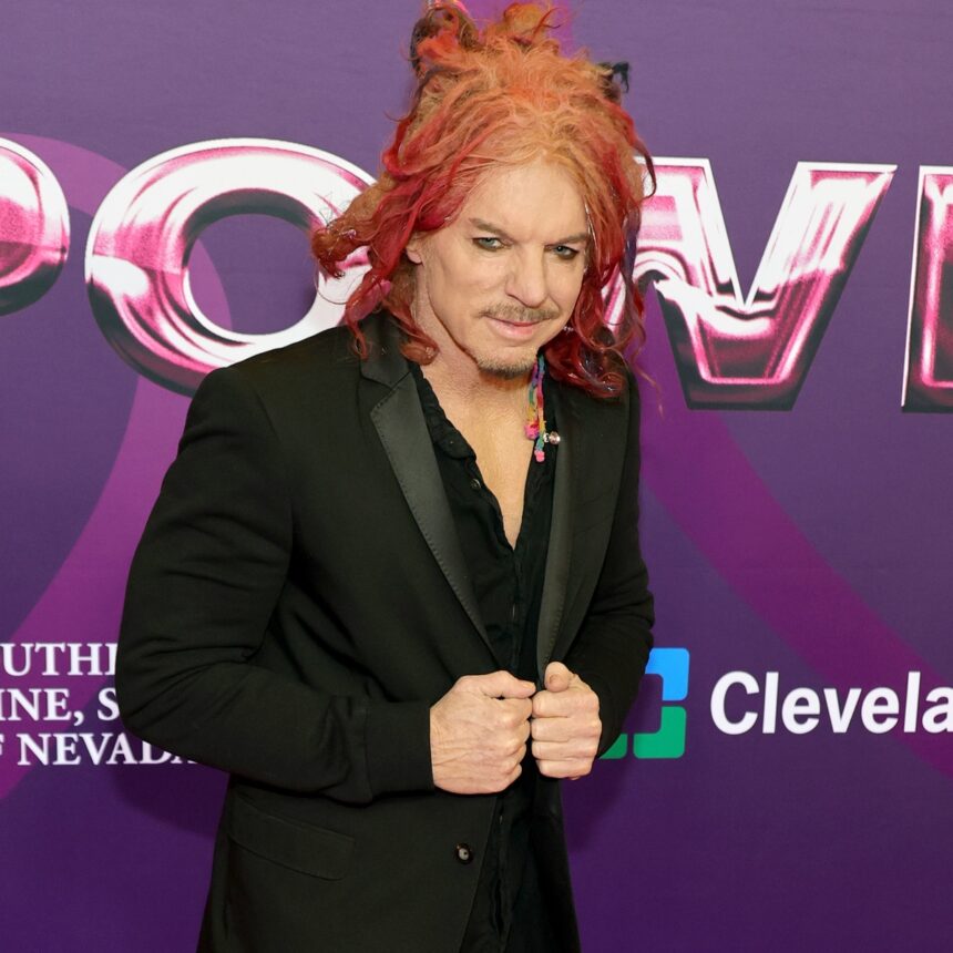Ο Carrot Top σπάει τη σιωπή του μετά από την απόπειρα αυτοκτονίας του