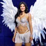 Η Victoria’s Secret στηρίζει την Kylie Jenner που φόρεσε το Fantasy Bra στην επίδειξη μόδας.