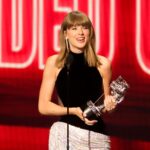 Η Τέιλορ Σουίφτ μιλάει στην τελετή του Nashville Songwriters Hall of Fame