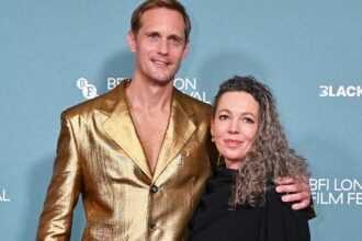 Αλέξανδρος Σκάρσγκαρντ, Όλivia Κόλμαν αντιδρούν στα memes από την ταινία Wicker