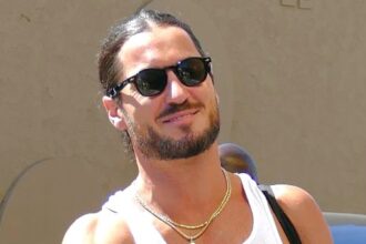Ο Val Chmerkovskiy από το «Dancing With the Stars» επιστρέφει μετά την αποβολή του.