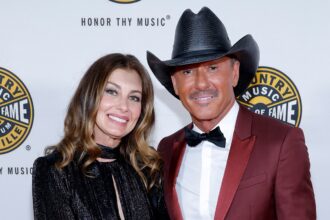 Ο Tim McGraw και η Faith Hill σε μια σπάνια έξοδο με τις κόρες τους, Audrey και Maggie