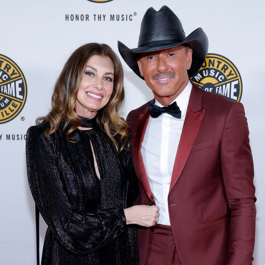 Ο Tim McGraw και η Faith Hill σε μια σπάνια έξοδο με τις κόρες τους, Audrey και Maggie