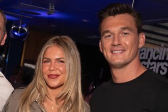 Ο Τάιλερ Κάμερον από το «Dancing With the Stars» ανακοινώνει την εγκυμοσύνη της Τέιτ Μάντεν