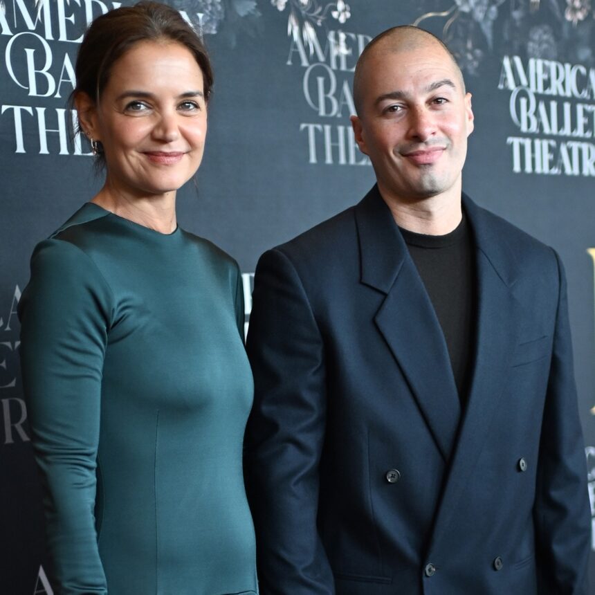 Η Katie Holmes με τον φίλο της Jason Bard Yarmosky σε ραντεβού στο κόκκινο χαλί: Φωτογραφίες