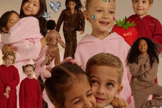 Η συλλογή SKIMS Kids κάνει πρεμιέρα με άνετα ρούχα, βασικά κομμάτια και πιτζάμες