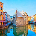 Annecy: Η «Βενετία των Άλπεων» που μπορεί να γίνει η νέα λίμνη Κόμο