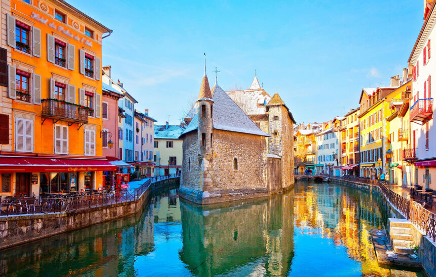 Annecy: Η «Βενετία των Άλπεων» που μπορεί να γίνει η νέα λίμνη Κόμο