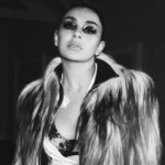 Charli XCX Ακυρώνει την Παράσταση ‘Μουσική, Μόδα, Κινηματογράφος’ στην Αριζόνα λόγω Ασθένειας