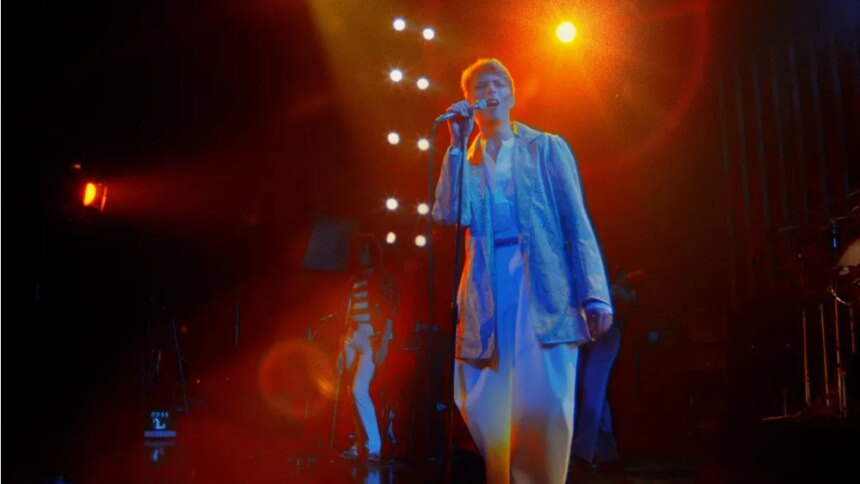 Η Εμπειρία Βυθισμένης Συναυλίας του David Bowie ‘Stage’ θα κάνει πρεμιέρα στο Βερολίνο.