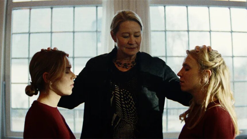 The translation of ‘Father’s House,’ With David Dencik, Trine Dyrholm Boarded by DR Sales into Greek is:

«Το Σπίτι του Πατέρα», με τους Ντέιβιντ Ντέντσικ και Τρίνα Ντίρχολμ, διανεμημένο από τις Πωλήσεις της DR.