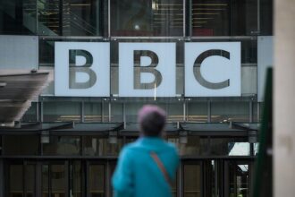Το BBC Three μεταξύ των γραμμικών υπηρεσιών που πρόκειται να κλείσουν, καθώς ο ραδιοτηλεοπτικός φορέας επιδιώκει περικοπές
