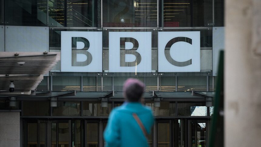 Το BBC Three μεταξύ των γραμμικών υπηρεσιών που πρόκειται να κλείσουν, καθώς ο ραδιοτηλεοπτικός φορέας επιδιώκει περικοπές