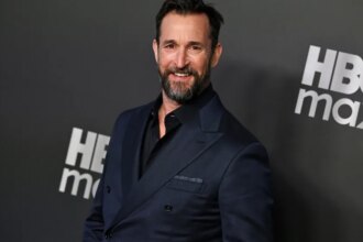 Νόα Γουάιλι: Ο πιο σέξι άντρας του κόσμου για το 2026 σύμφωνα με το People.