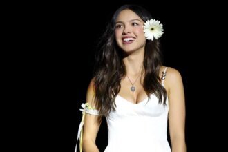 Η «You Seem Pretty Sad» της Olivia Rodrigo επιστρέφει στην κορυφή του πίνακα άλμπουμ.