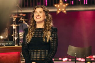 Kelly Clarkson’s Art of Play Visit Revealed in Security Footage