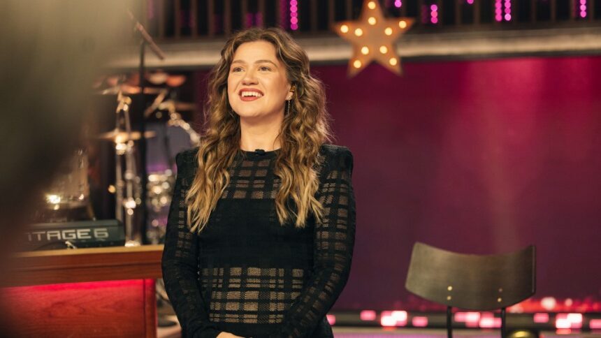 Kelly Clarkson’s Art of Play Visit Revealed in Security Footage