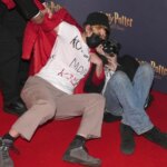Ο εκπρόσωπος της J.K. Rowling κατακρίνει τη διαμαρτυρία για τα δικαιώματα των τρανς στην εκδήλωση του Χάρι Πότερ.