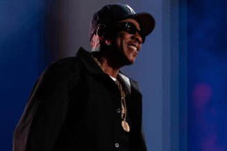 Ο Jay-Z προσκαλεί τον Dr. Dre και τον Snoop Dogg για το κλείσιμο του ‘Jay-Z 30’ στη Λος Άντζελες.