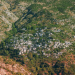 Καλαρρύτες: Το πέτρινο χωριό στα Τζουμέρκα που αποκαλύπτει την αυθεντική ομορφιά της Ηπείρου