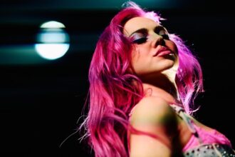 Adéla Brings Sass, Vocals and Razor-Sharp Moves to LA’s Fonda Theater