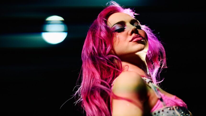 Adéla Brings Sass, Vocals and Razor-Sharp Moves to LA’s Fonda Theater