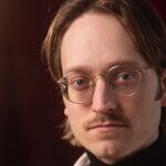 Comedian Axel Åhman Set to Star in Series ‘Body in the Closet’