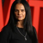 Σοκ από το Netflix: Η Μπέλα Μπατζαρία φεύγει μετά από 10 χρόνια εν μέσω απολύσεων.