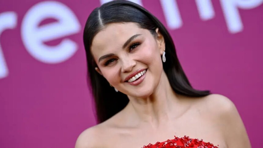 Η Selena Gomez δηλώνει ότι το άτμισμα νικοτίνης άλλαξε τη φωνή της και έχει σταματήσει.