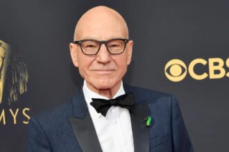 The translation of “Patrick Stewart Last Movie Role Is ‘Avengers: Doomsday'” in Greek is: 

«Ο τελευταίος ρόλος του Πάτρικ Στιούαρτ είναι στο ‘Avengers: Doomsday’».