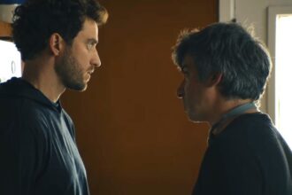 Ο σκηνοθέτης του «You Can See Everything» μιλάει για το πλάνο με τον Μπίλι Έβανς γυμνό από μπροστά