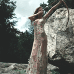 Συλλογή «A Court of Thorns and Roses» x «For Love and Lemons»: Αγοράστε