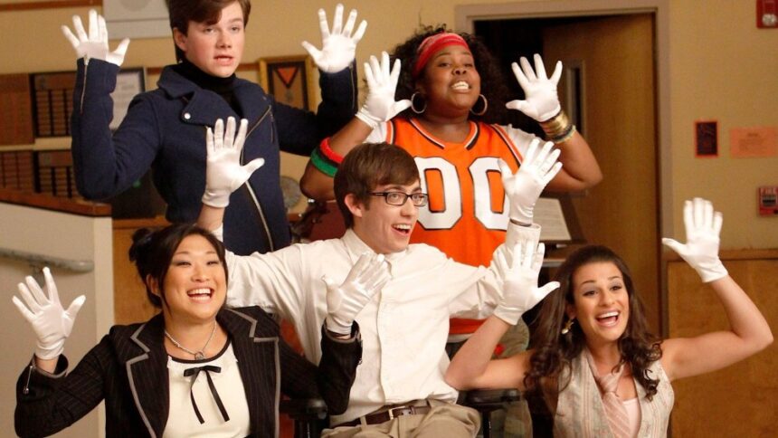 Επιστροφή της σειράς «Glee» επιβεβαιώθηκε επίσημα για το Disney+ και το Hulu