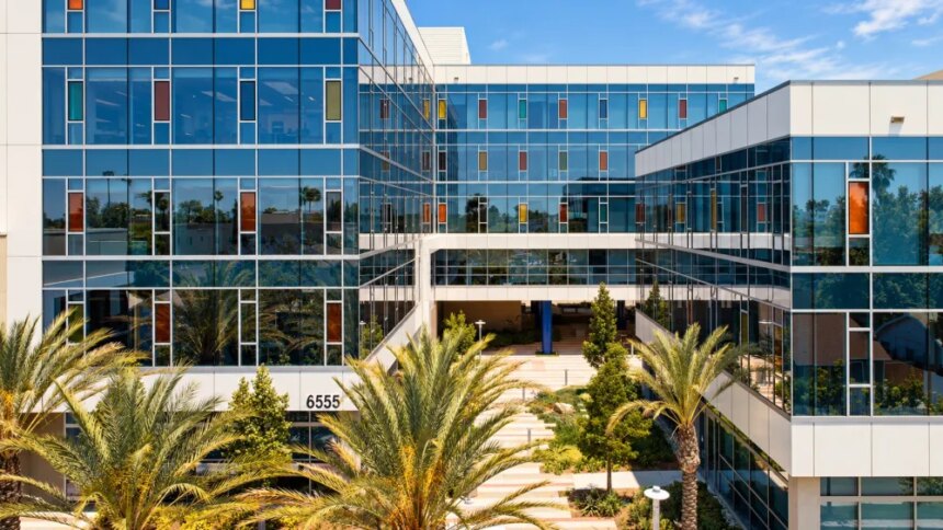 Verve Signs 10-Year Lease For Hollywood Headquarters translates to Greek as:

«Η Verve υπογράφει 10ετή μίσθωση για τα κεντρικά γραφεία στο Χόλιγουντ».