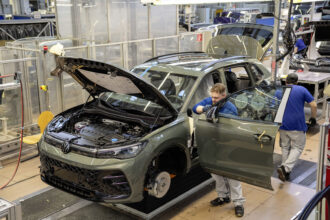 Volkswagen: Σκληραίνει τη στάση απέναντι στην IG Metall – Απειλή απεργιών από το νέο έτος