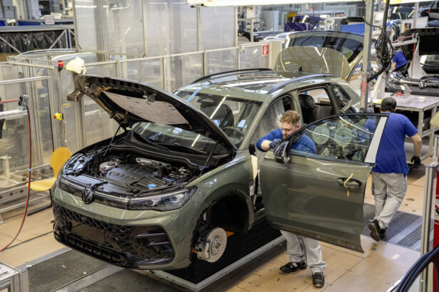 Volkswagen: Σκληραίνει τη στάση απέναντι στην IG Metall – Απειλή απεργιών από το νέο έτος