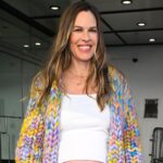 Έγκυος η Χιλάρι Σουάνκ: Πρώτη δημόσια εμφάνιση με την κοιλίτσα στην Νέα Υόρκη – Φωτογραφία