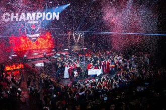 The translation of “Five Guys Competition Lands Prime Video Docuseries” into Greek is: 

“Ο Διαγωνισμός Five Guys αποκτά ντοκιμαντέρ στην Prime Video.”